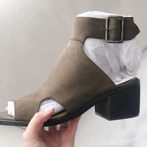 Sole society tally block heel sandal size 10 green